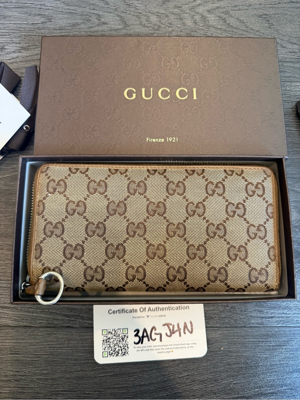 Gucci Beige and Brown GG Supreme Zip Wallet COA included and BoX - Picture 2 of 7